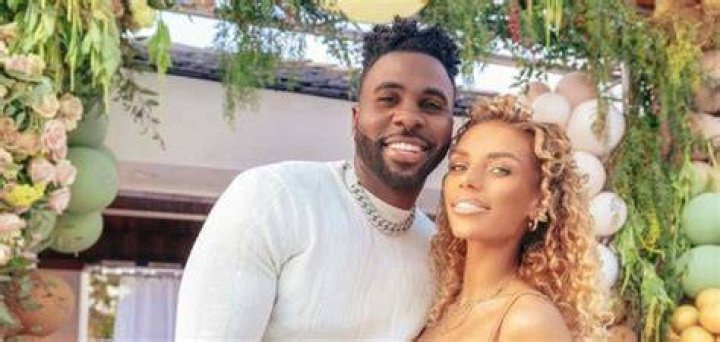 5 must-read facts about the hot girlfriend of Jason Derulo, Jena Frumes!