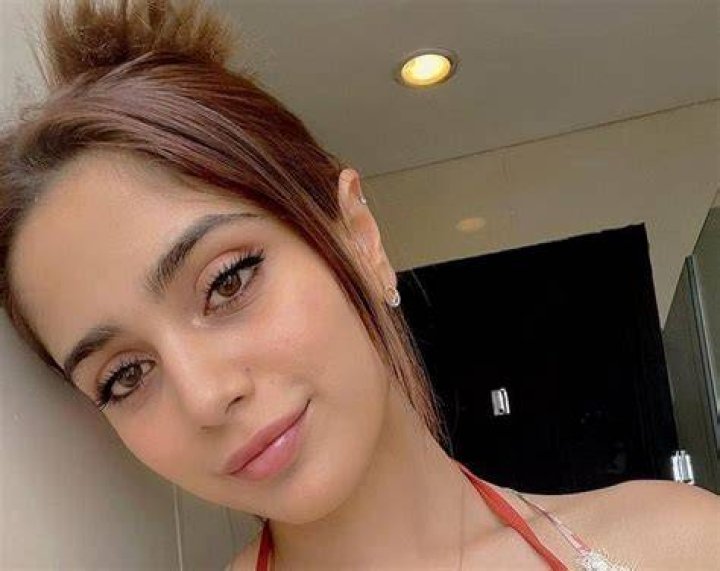 
Aima Baig Height, Weight, Net Worth, Age, Birthday, Wikipedia, Who, Nationality, Biography 