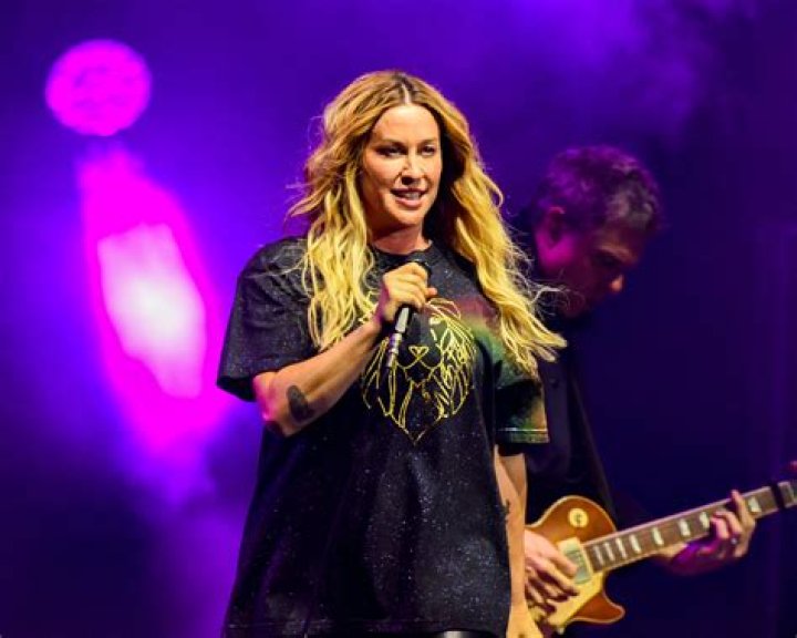 Alanis Morissette to write tell-all, Scarlett Johansson is pissed