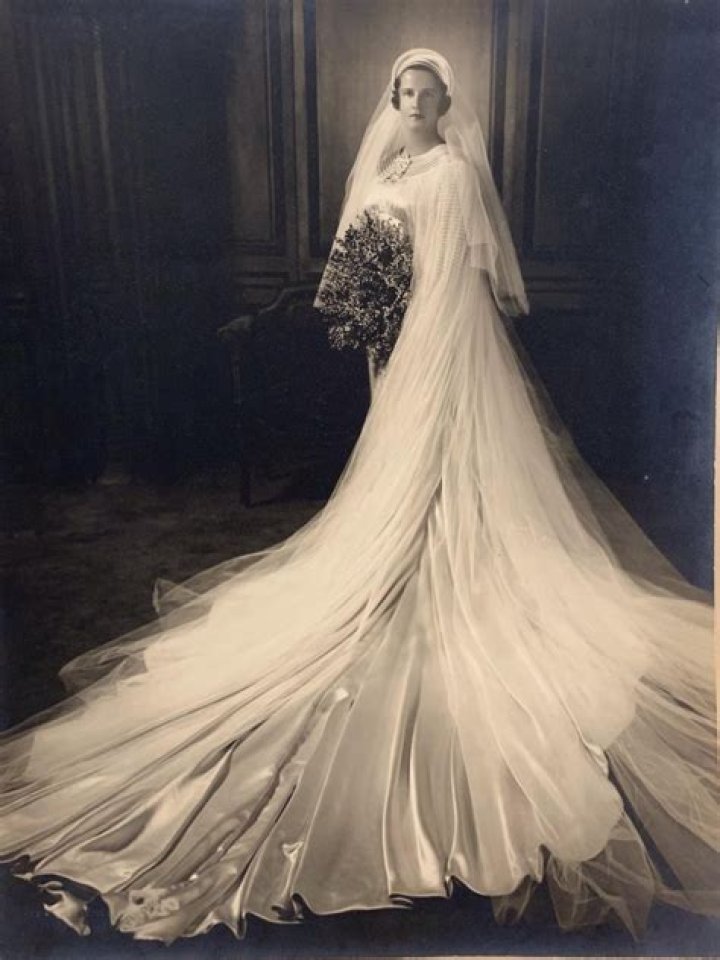 Alison Pill wore a yellow 1930s dress from Etsy for her wedding: awesome?