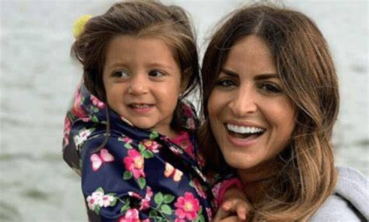 Alison Victoria Kids With Luke Harding, Family And Net Worth