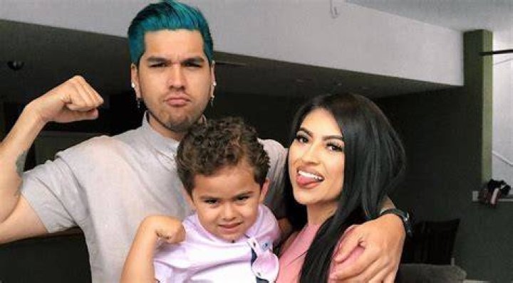 All details about Yoatzi Castro toxic relationship with ex-boyfriend Jessie Andrade! Know about her son, family, brother Louie Castro, surgery, social media, biography