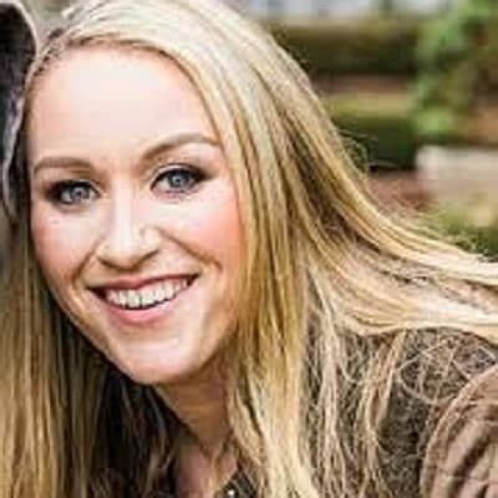 Amanda Clifton Bio (Wiki) 