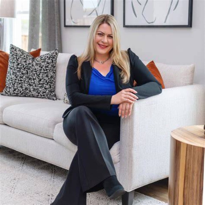 Amanda Graves - Age, Family, Bio