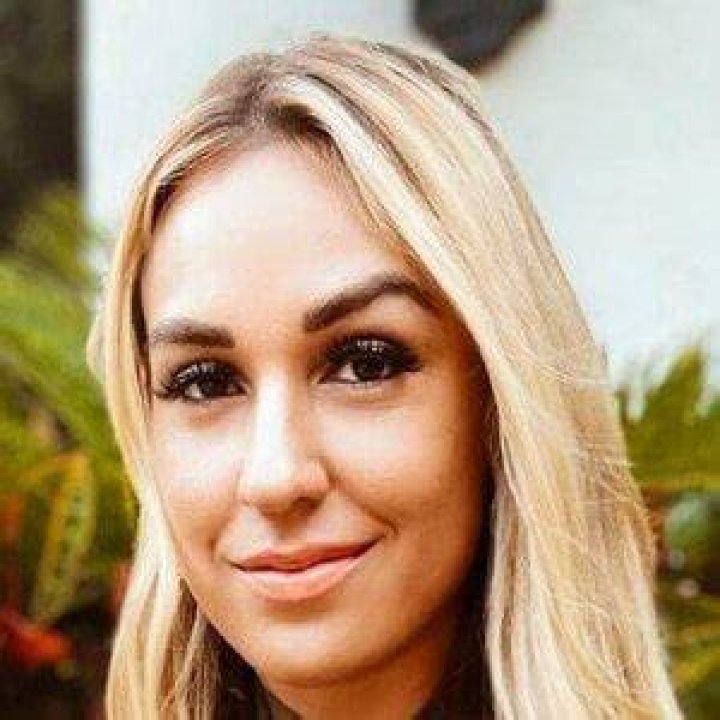 Amanda Ivanelli - Age, Family, Bio