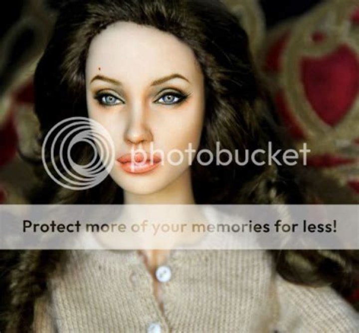 Amazingly lifelike 16″ Angelina Jolie doll goes for $3,350 on eBay
