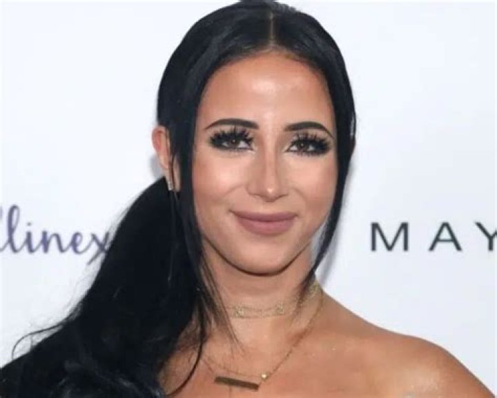 Amber Scholl - Age, Family, Bio