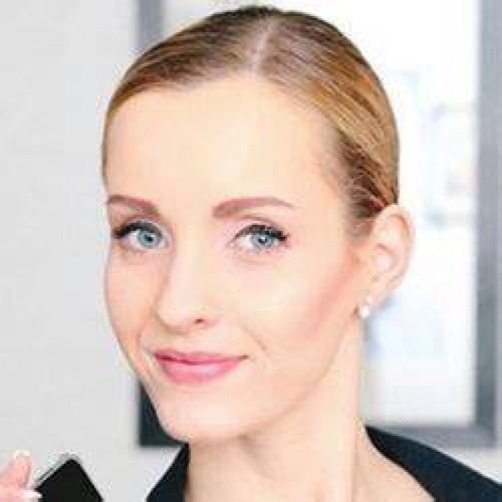 Anike Ekina - Age, Family, Bio