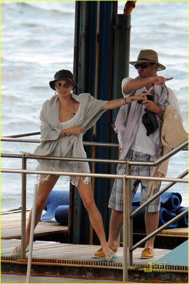 Another Sienna Miller and Balthazar Getty topless vacation