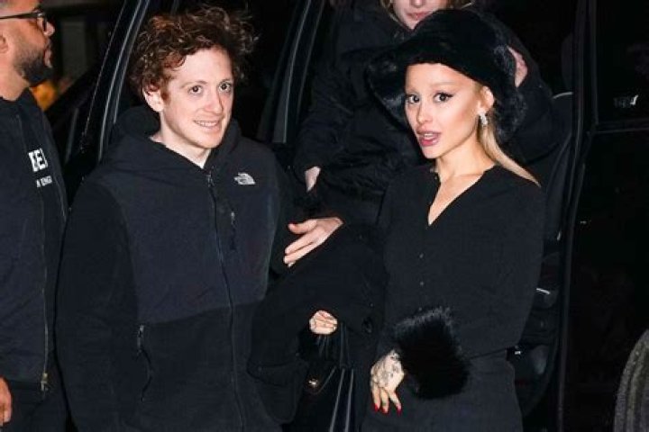 Ariana Grande & Ethan Slater are apparently living together in New York