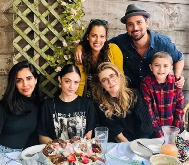 Athena Karkanis Age, Birthday, Husband, Boyfriend, Ethnicity