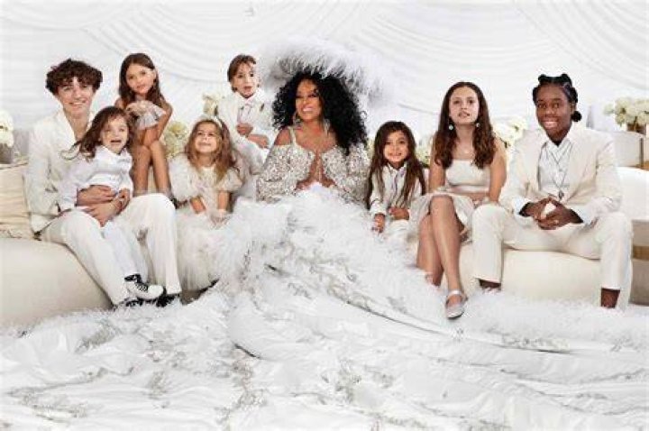 Author Julia Hollander's Married Life And Kids! Know Her Singer, Wedding, Daughter, Instagram, Books, & Net Worth.