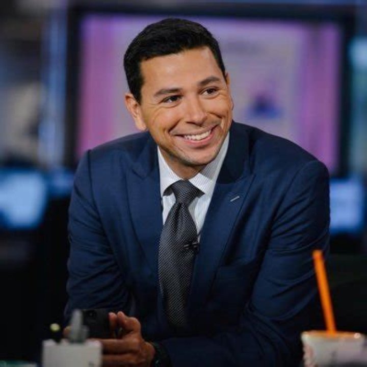 Ayman Mohyeldin Egyptian American, Nationality, Bio, Career, Wife, Salary, Net worth, Kenzia Fourati, Marriage, Children, Net worth