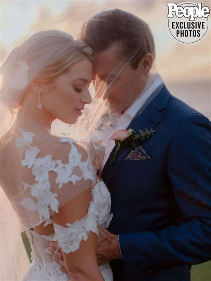 Bachelor’ Alum Lesley Murphy Is Married to her fiance Alex Kavanagh!