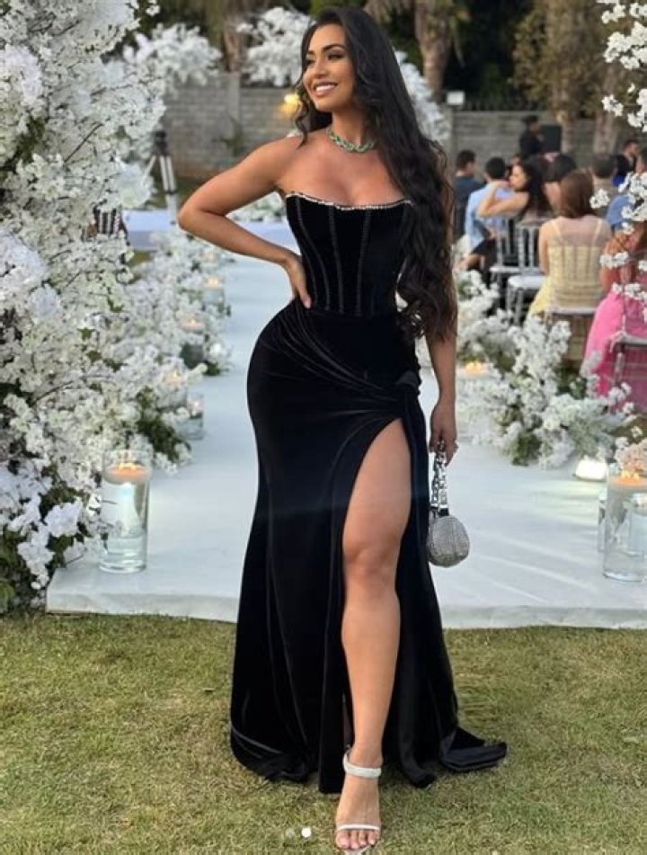 Bella Araujo - Age, Family, Bio