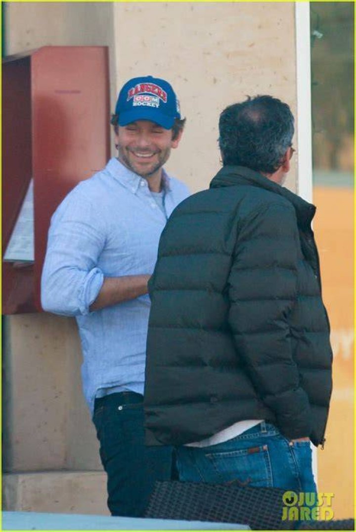 Bradley Cooper has a cute butt