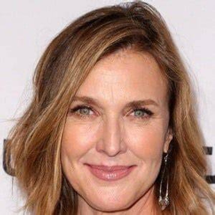 Brenda Strong - Age, Family, Bio