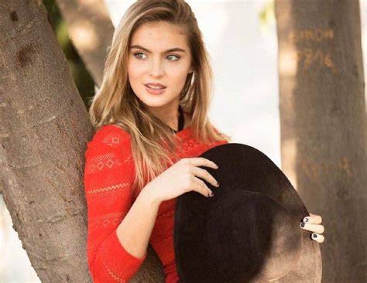 
Brighton Sharbino Height, Weight, Net Worth, Age, Birthday, Wikipedia, Who, Nationality, Biography 