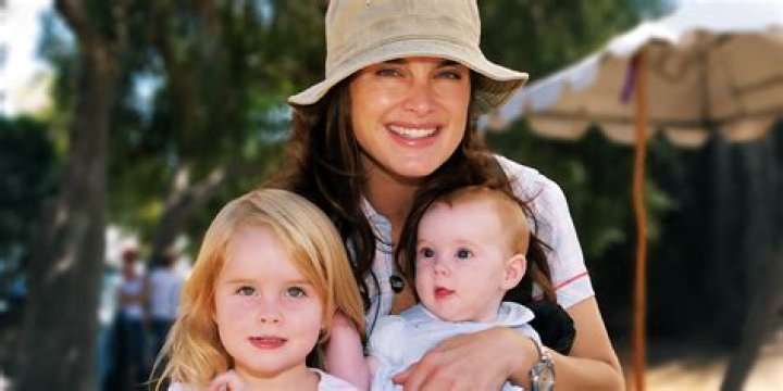 British-American Celebrity Child And Potter, Heather McCartnery Is Living Her Single Life.