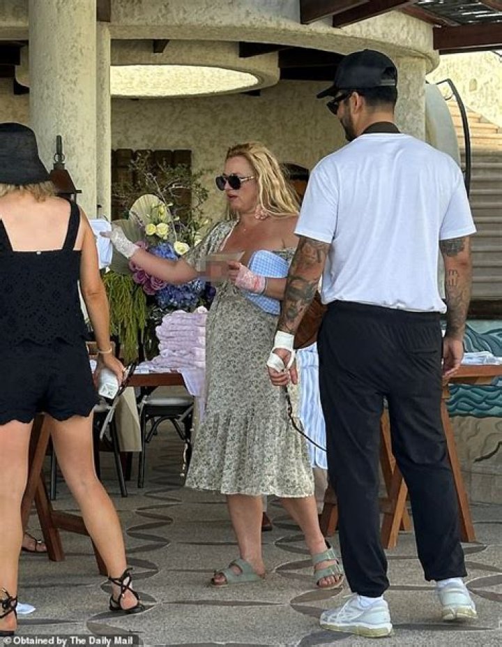 Britney Spears “walked off” X Factor set again, is she going to be able to do this job?