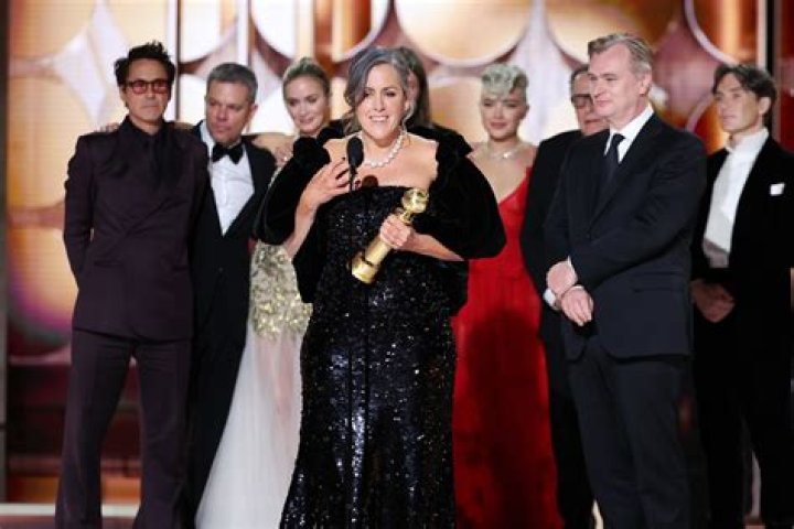 Buzz over Mo’Nique’s hairy legs at the Golden Globes