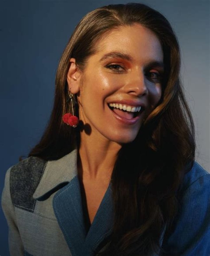 Caitlin Stasey Height, Weight, Net Worth, Age, Birthday, Wikipedia, Who, Instagram, Biography