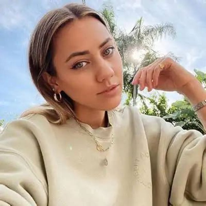 Cammie Scott - Age, Family, Bio