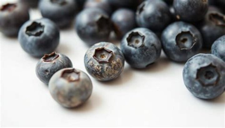 Can you eat blueberries if some are moldy?