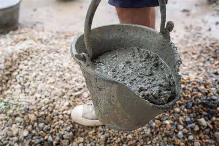 Can you mix cement in a bucket?