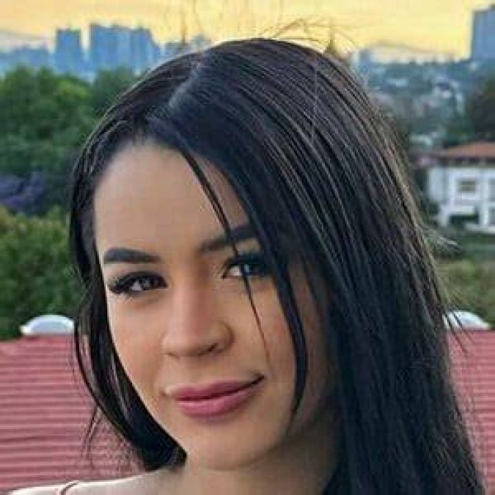 Carol Castro (TikTok Star) - Age, Family, Bio