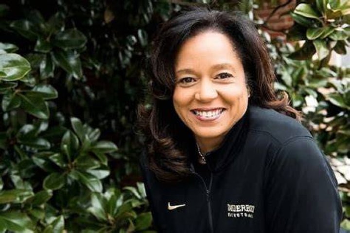 Carolyn Peck - Age, Family, Bio