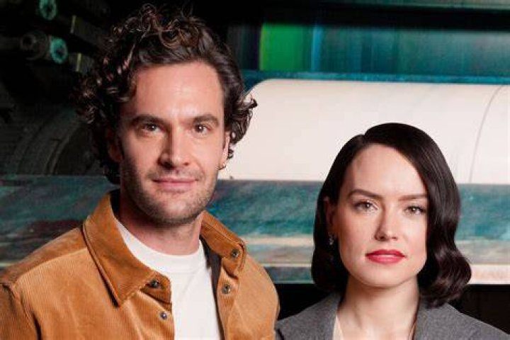 Charmer, Tom Bateman says he’s single and keeps his girlfriend and dating affairs low profile, is he too shy or private?