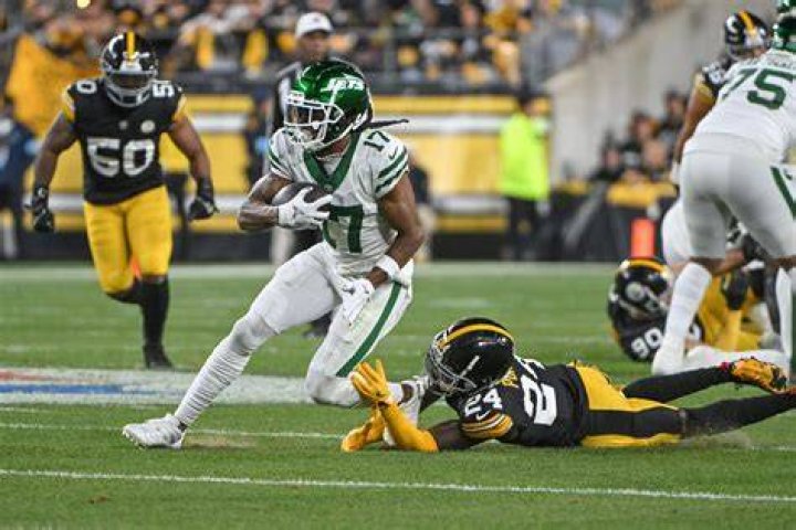 Checkout Latest Davante Adams News, Photos, Videos, Biography