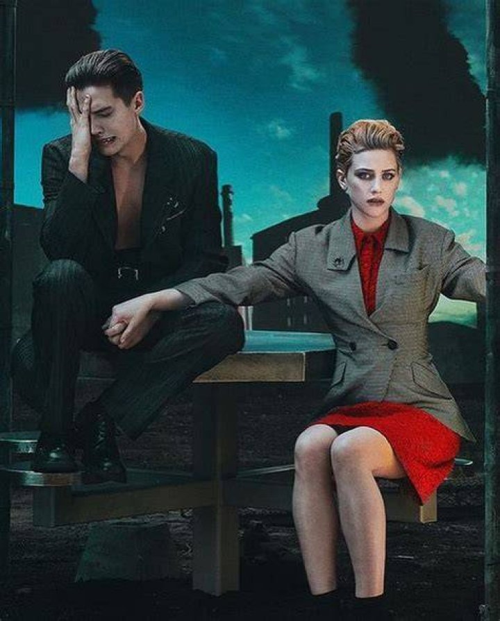 Co-stars of Riverdale, Lili Reinhart and Cole Sprouse, in love but don’t want to tell it to the world about their affair