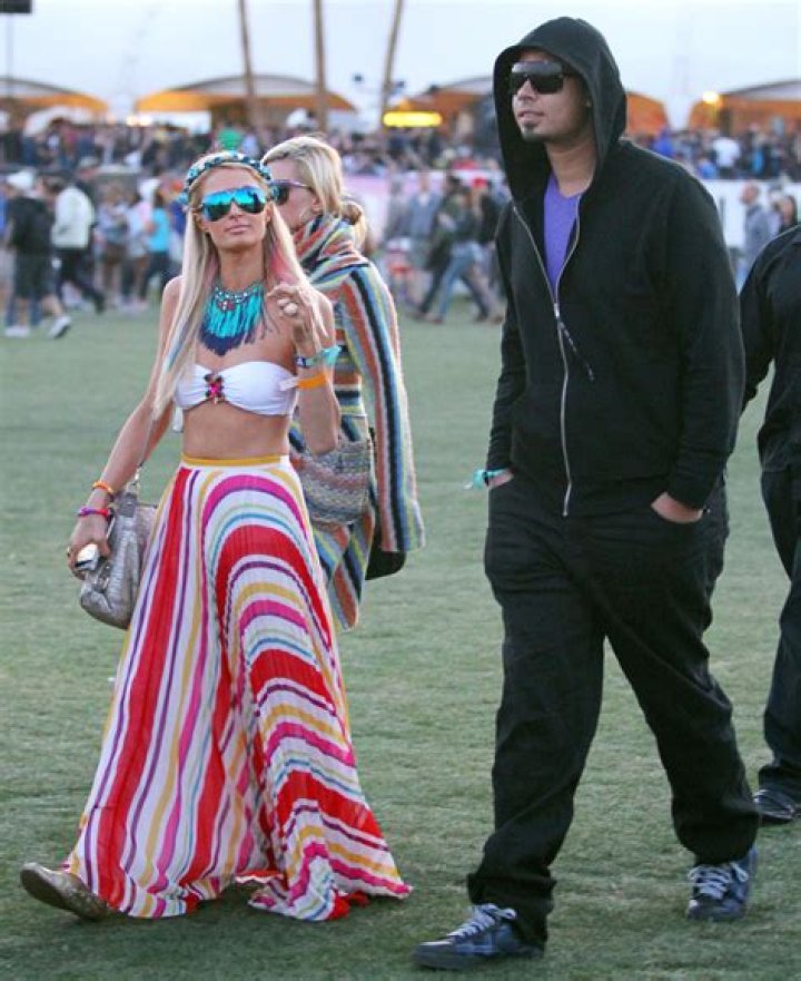 Correction: DJ Afrojack did not dump Paris Hilton, they were never dating