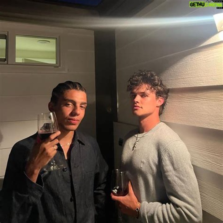 Curran Walters Bio, Girlfriend, Gay, Family