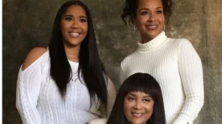 Da Brat Siblings: Meet Half sister LisaRaye McCoy And Brother
