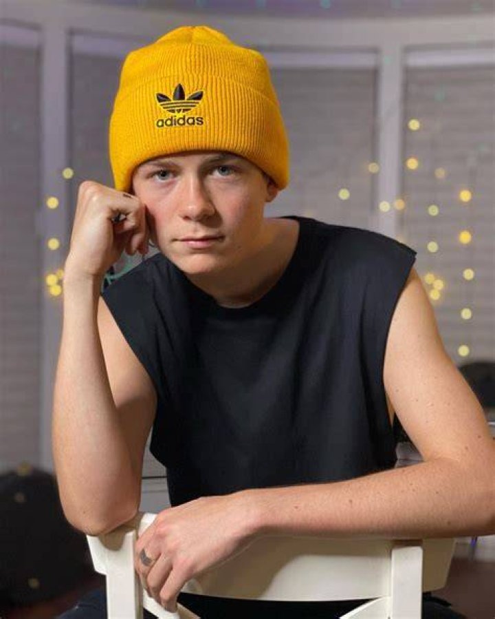 Dakota Lotus Bio (Wiki) 