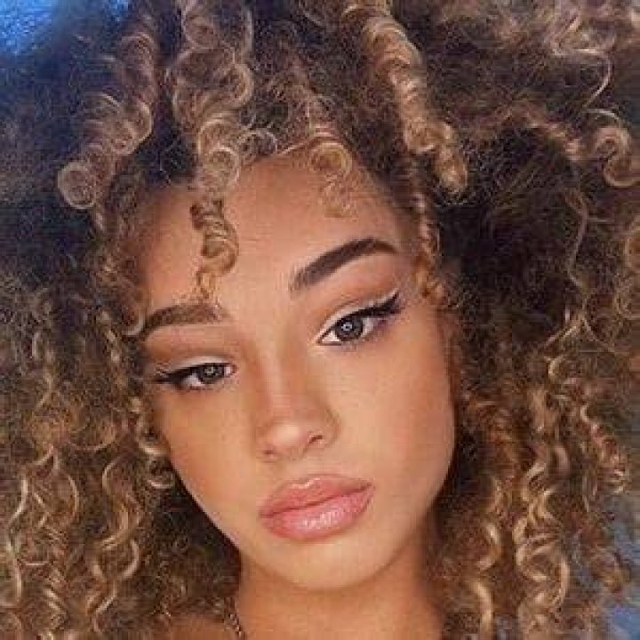 Dana Curly - Age, Family, Bio