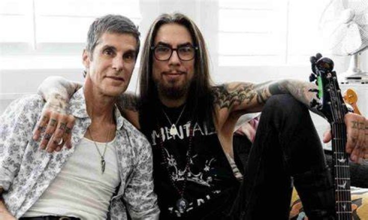 	Dave Navarro won’t be touring with Jane’s Addiction as he’s struggling with long Covid	
