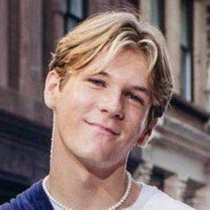 Davis Burleson - Age, Family, Bio