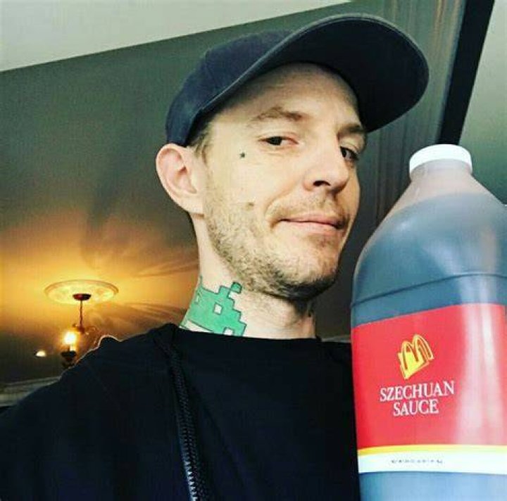 
Deadmau5 Height, Weight, Net Worth, Age, Birthday, Wikipedia, Who, Nationality, Biography 