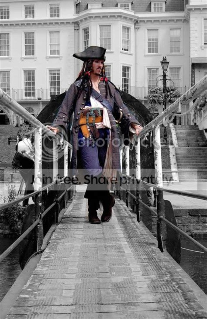 Disneyland fires all Jack Sparrow actors – due to female flashers?