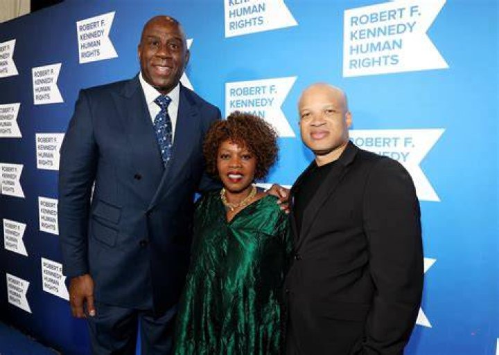 Does Alfre Woodard have a sister?