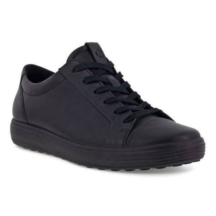 Does Ecco make a wide shoe?
