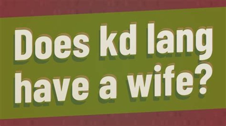 Does kd lang have a wife?