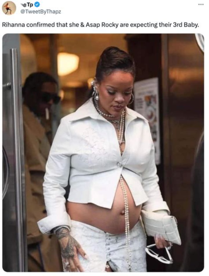 “Drake is getting roasted with all of memes about Rihanna’s pregnancy” links