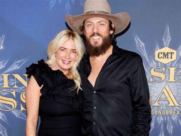 Dreamy marriage and affair of the singers Chris Janson and his wife Kelly Lynn! Just celebrated 7th wedding anniversary