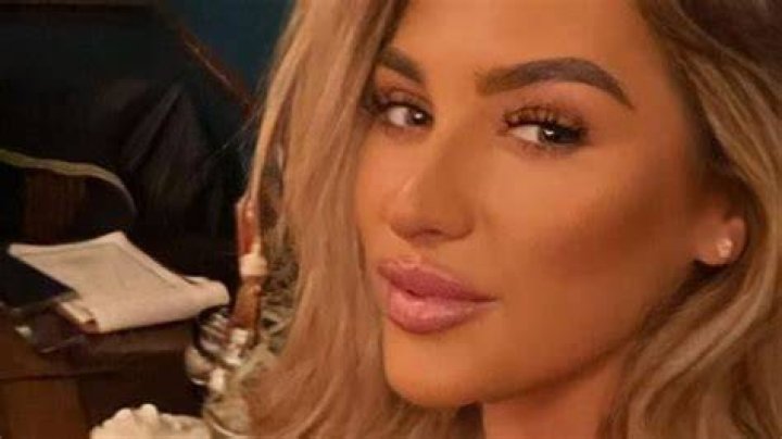 Elle Edwards - Age, Family, Bio