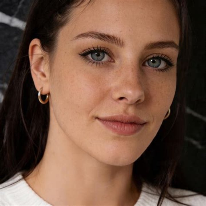 Emma Tall - Age, Family, Bio
